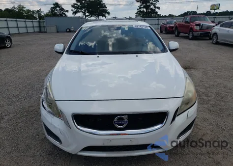 2012 Volvo S60 T5 z USA, uszkodzony, nr VIN YV1622FS7C2144401